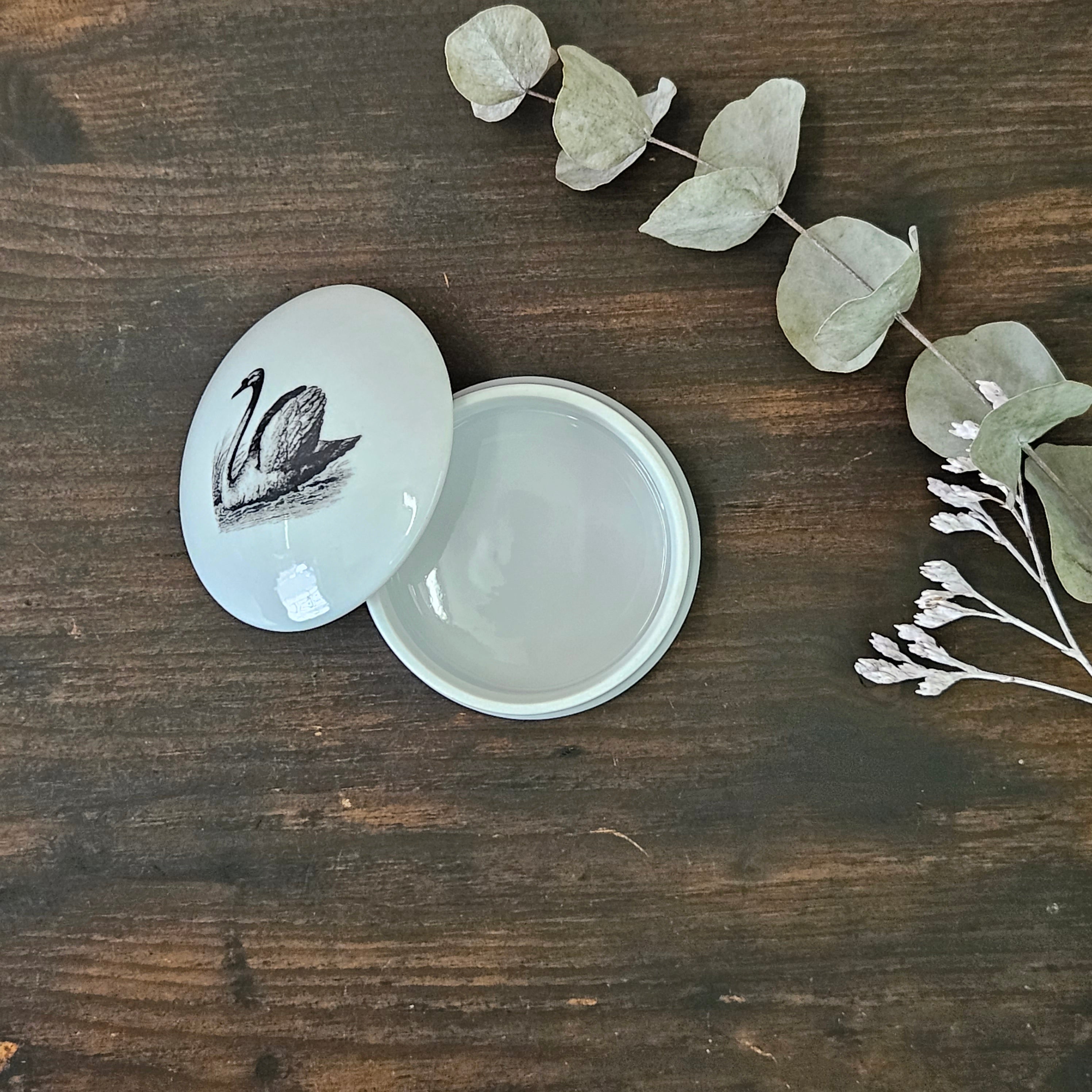 Swan - Round porcelain box