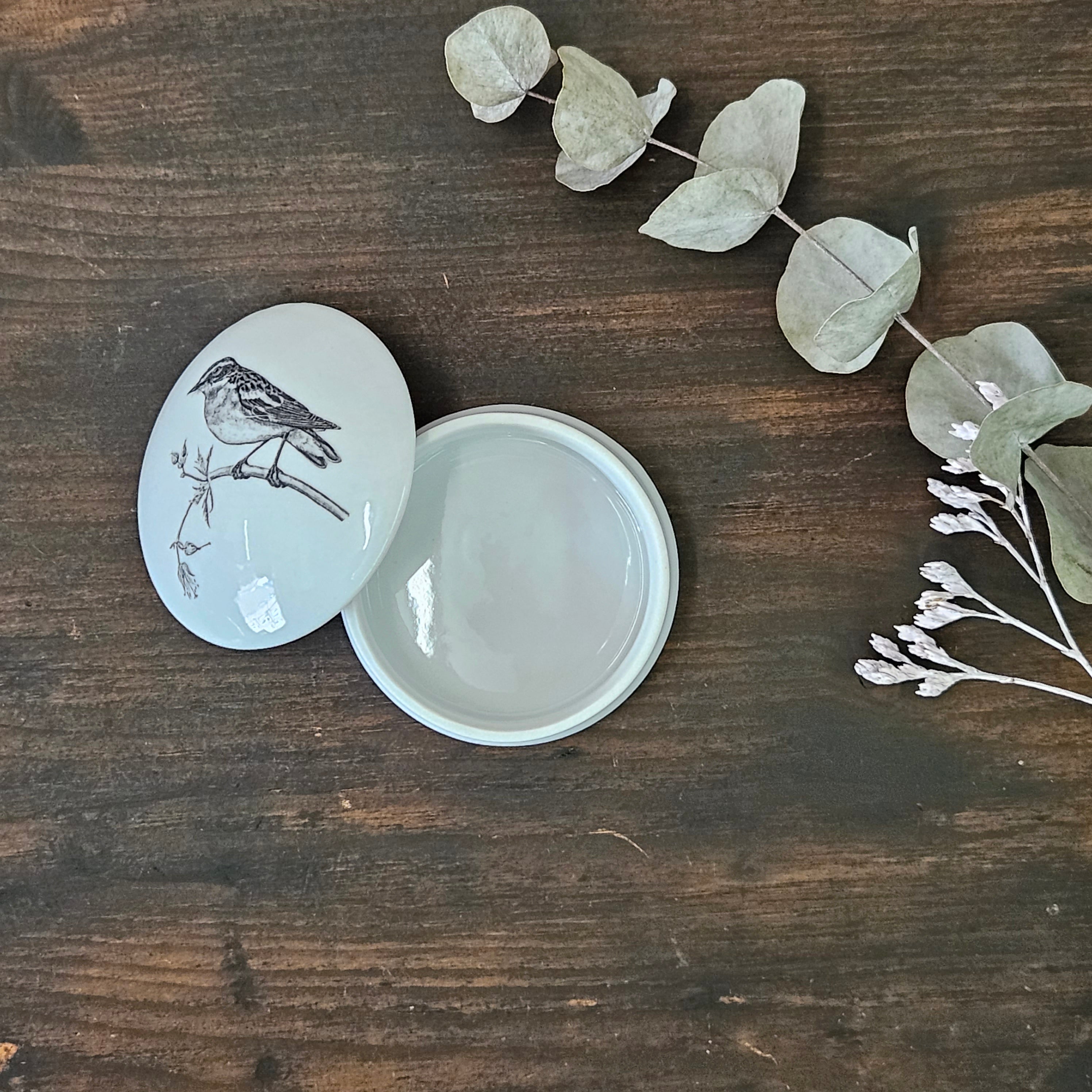 Sparrow - Round porcelain box