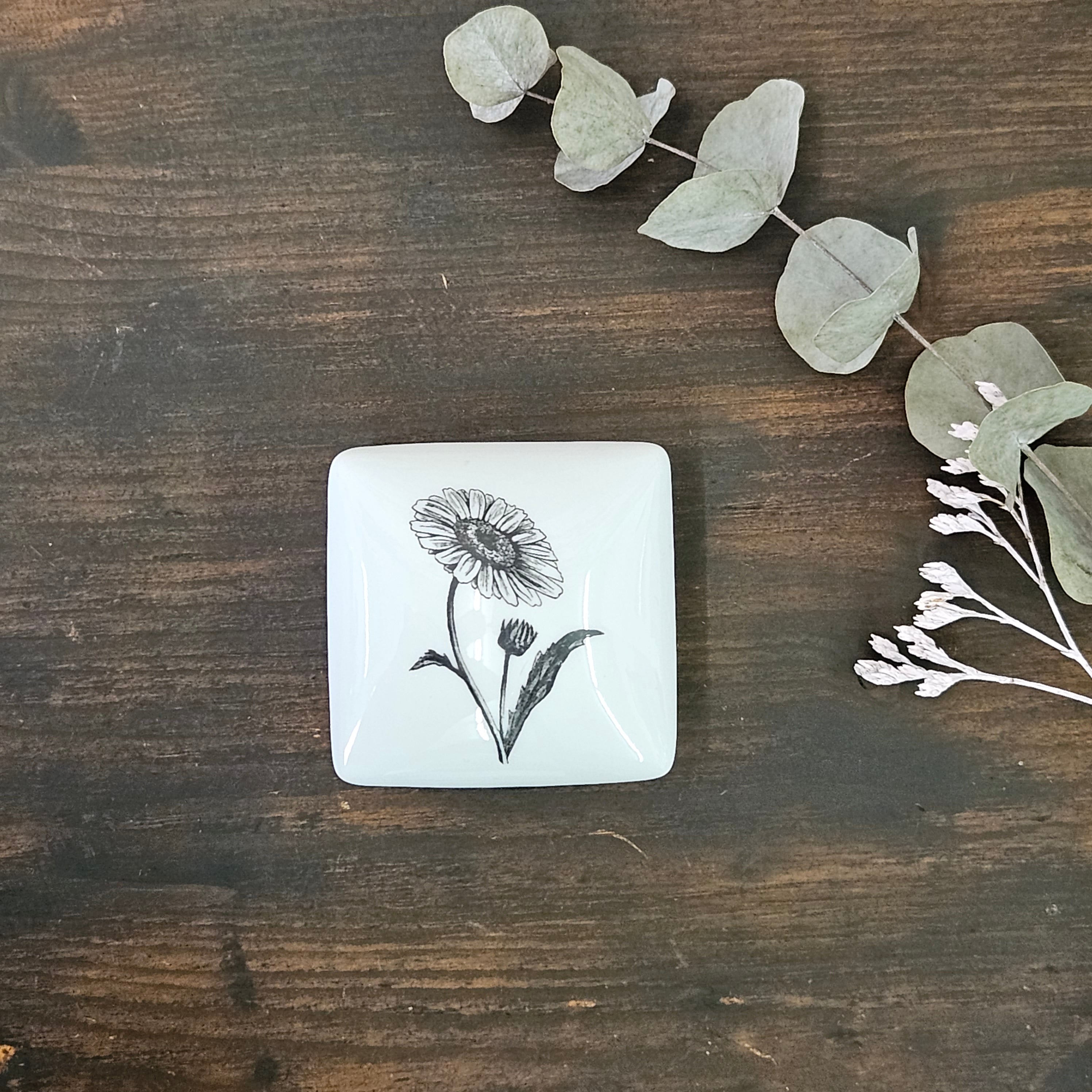Magerite - Square porcelain box