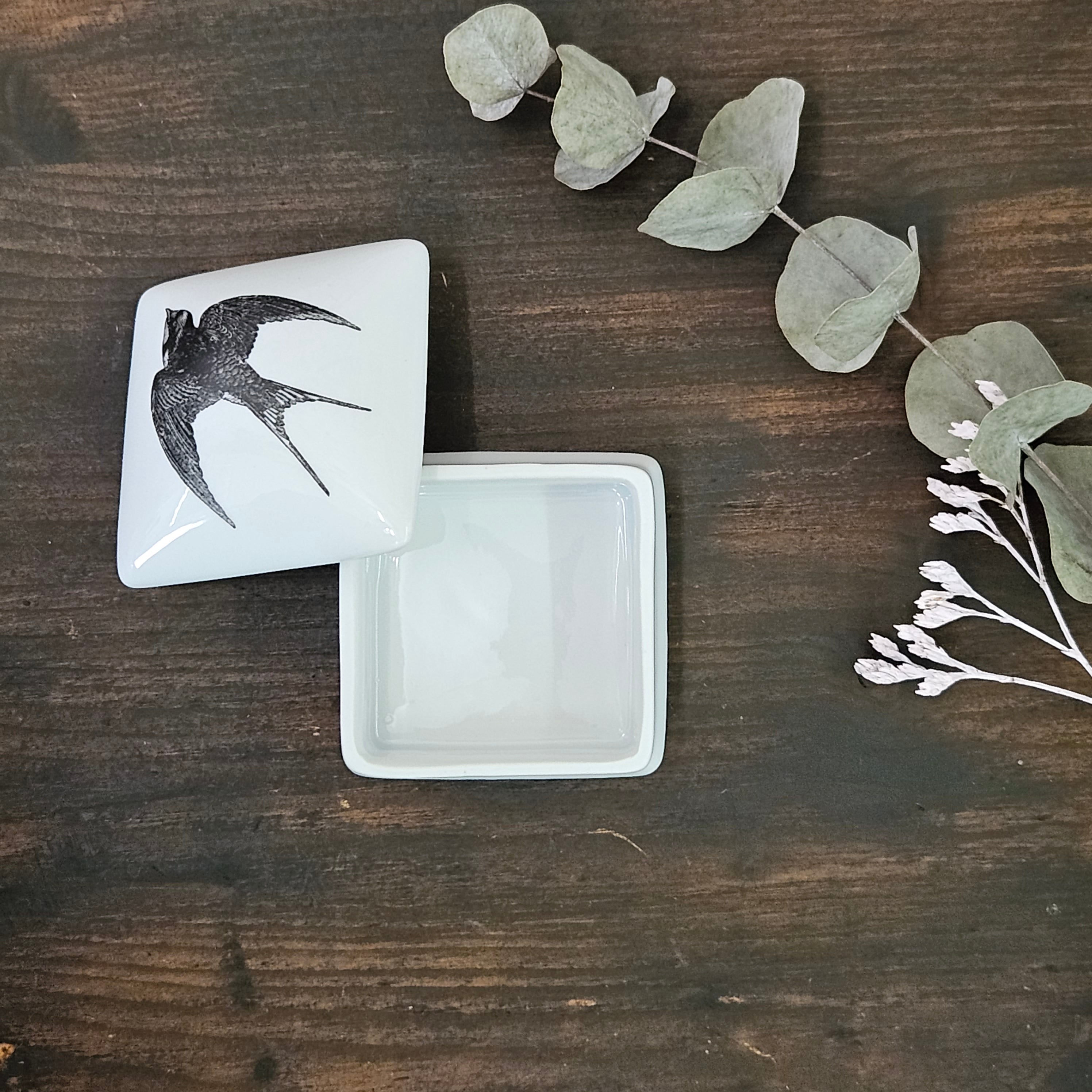 Swallow - Square porcelain box