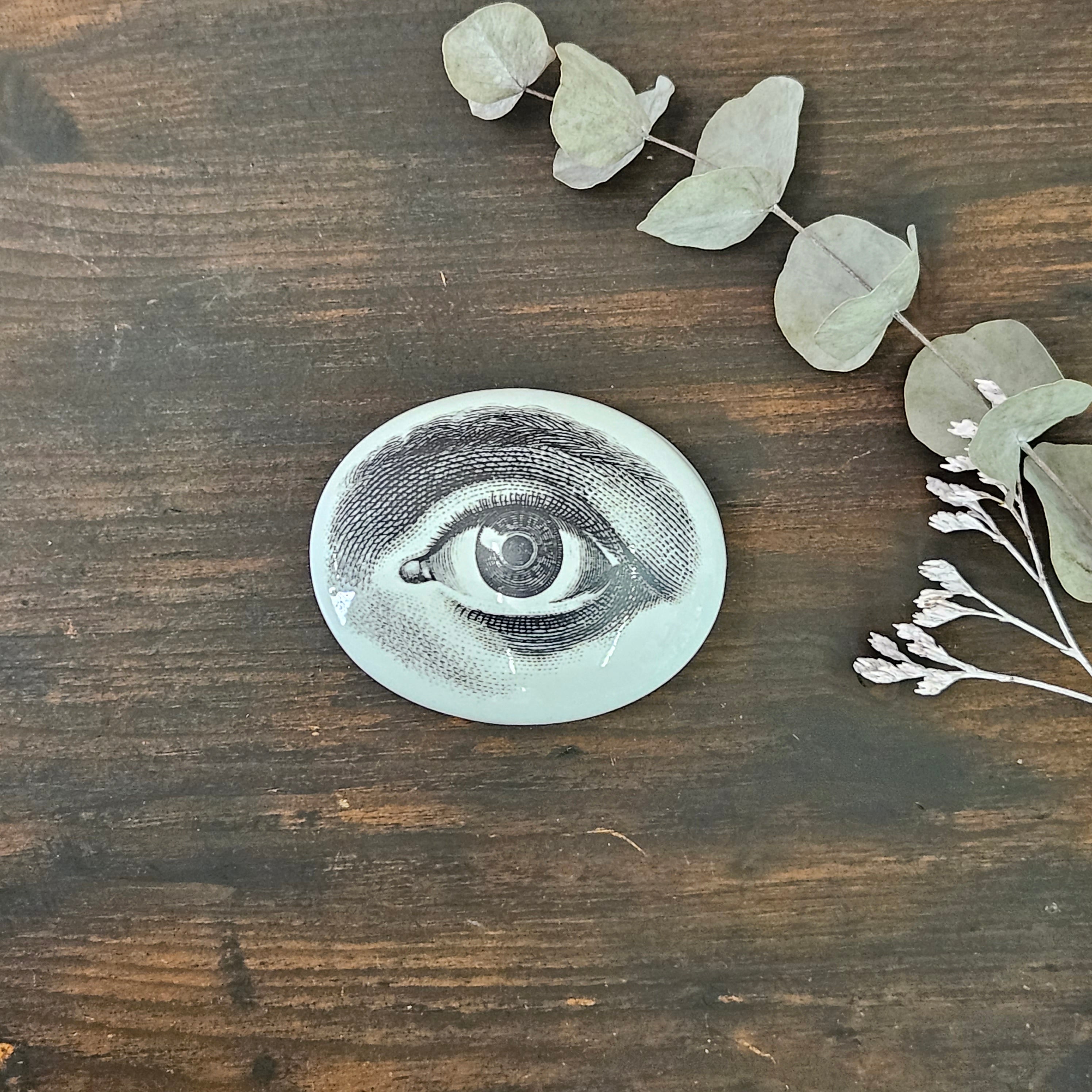 Lover's Eye - Oval porcelain box