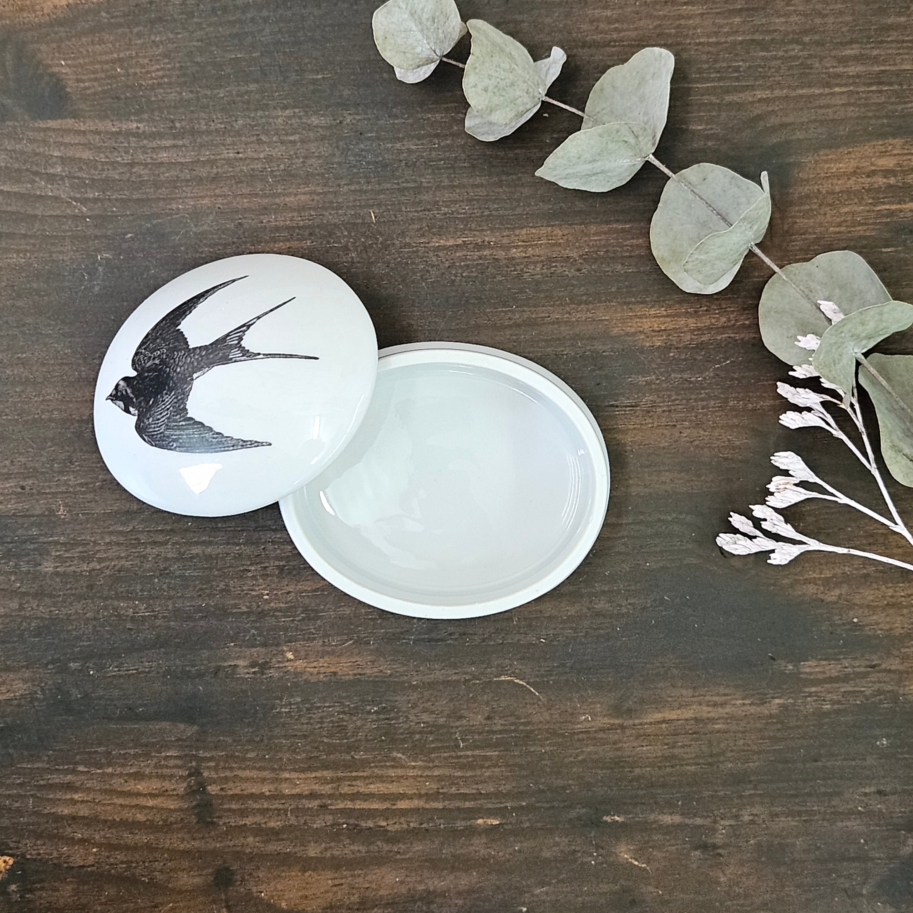 Swallow - Oval porcelain box
