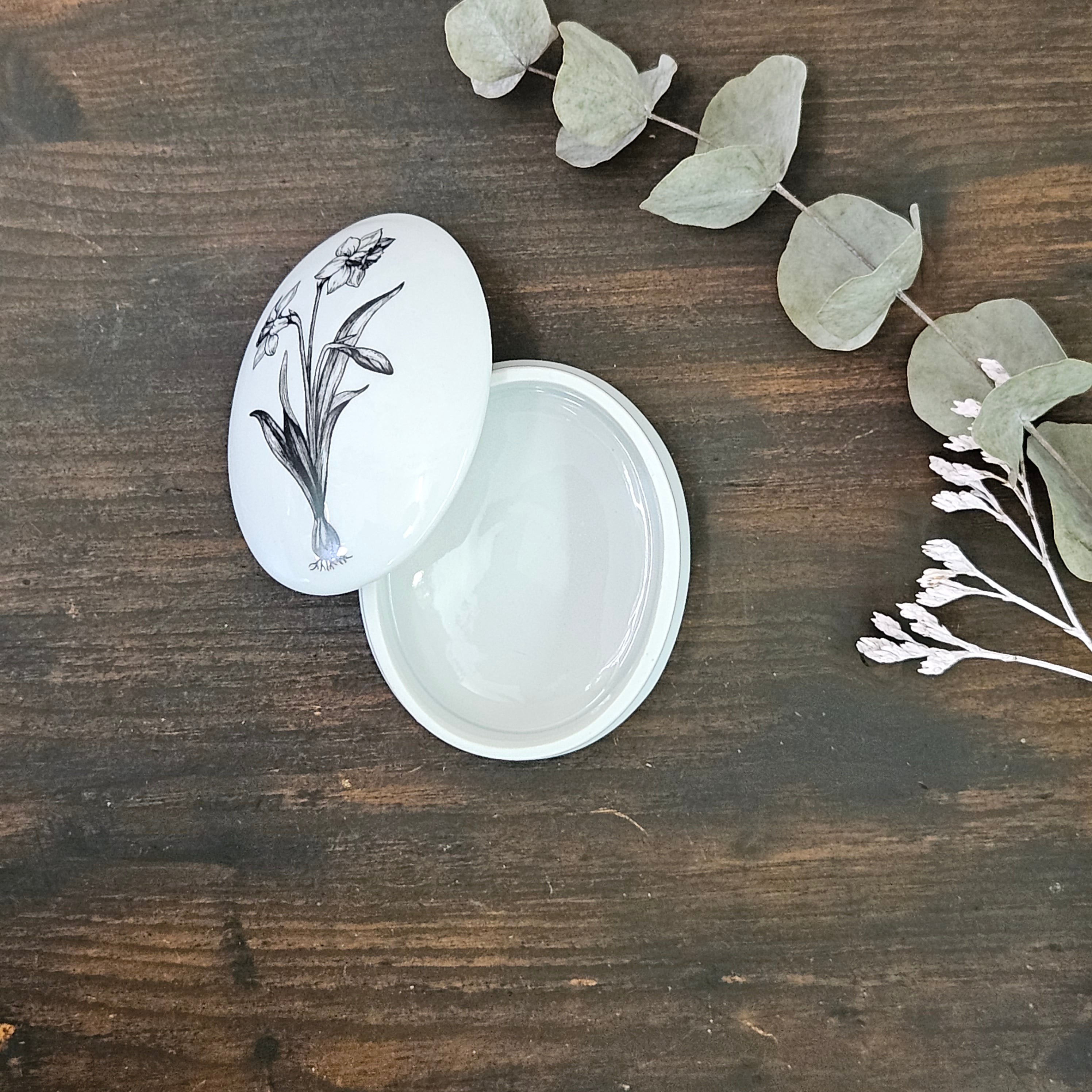 Daffodil - Oval porcelain box