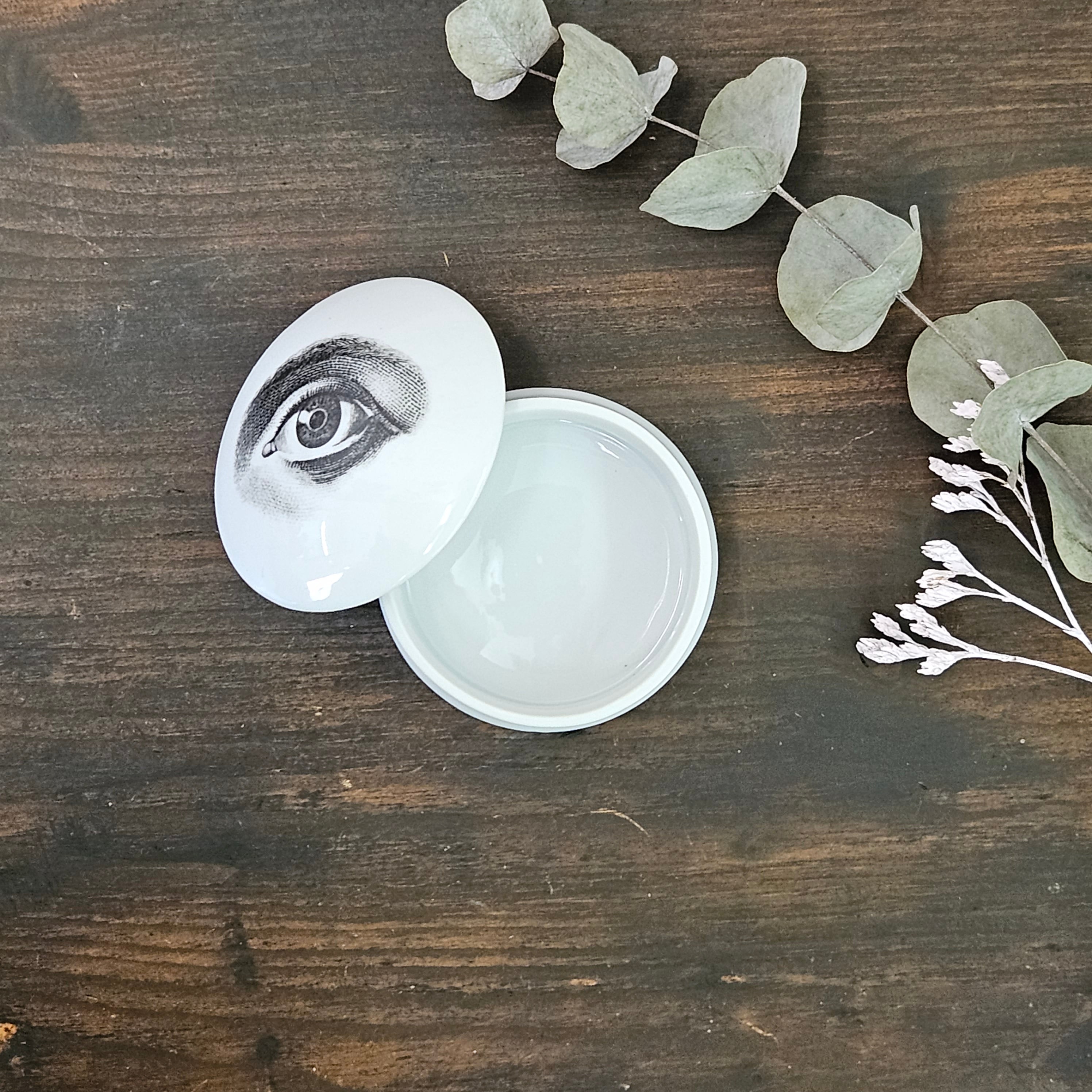 Lover's Eye - Round porcelain box