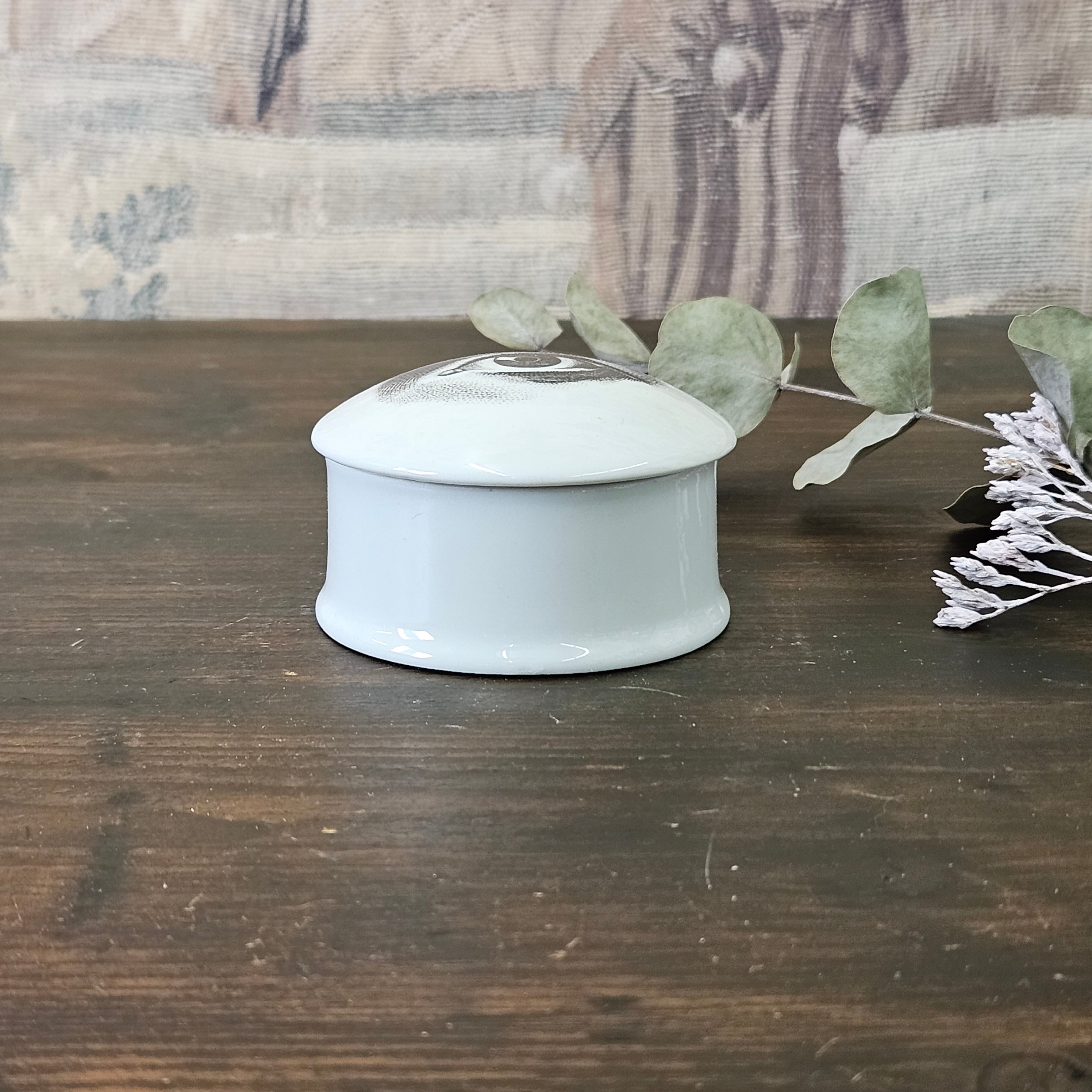 Sparrow - Round porcelain box