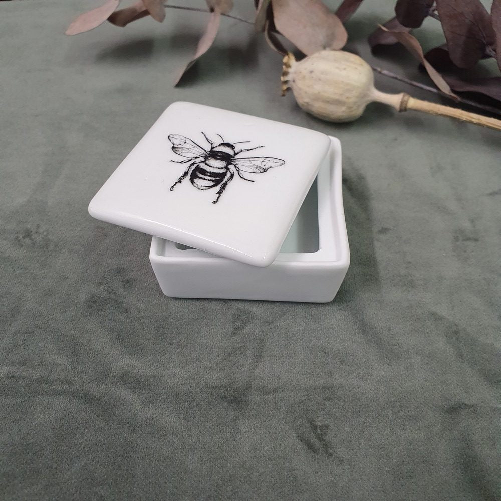 Bee - Mini square porcelain box