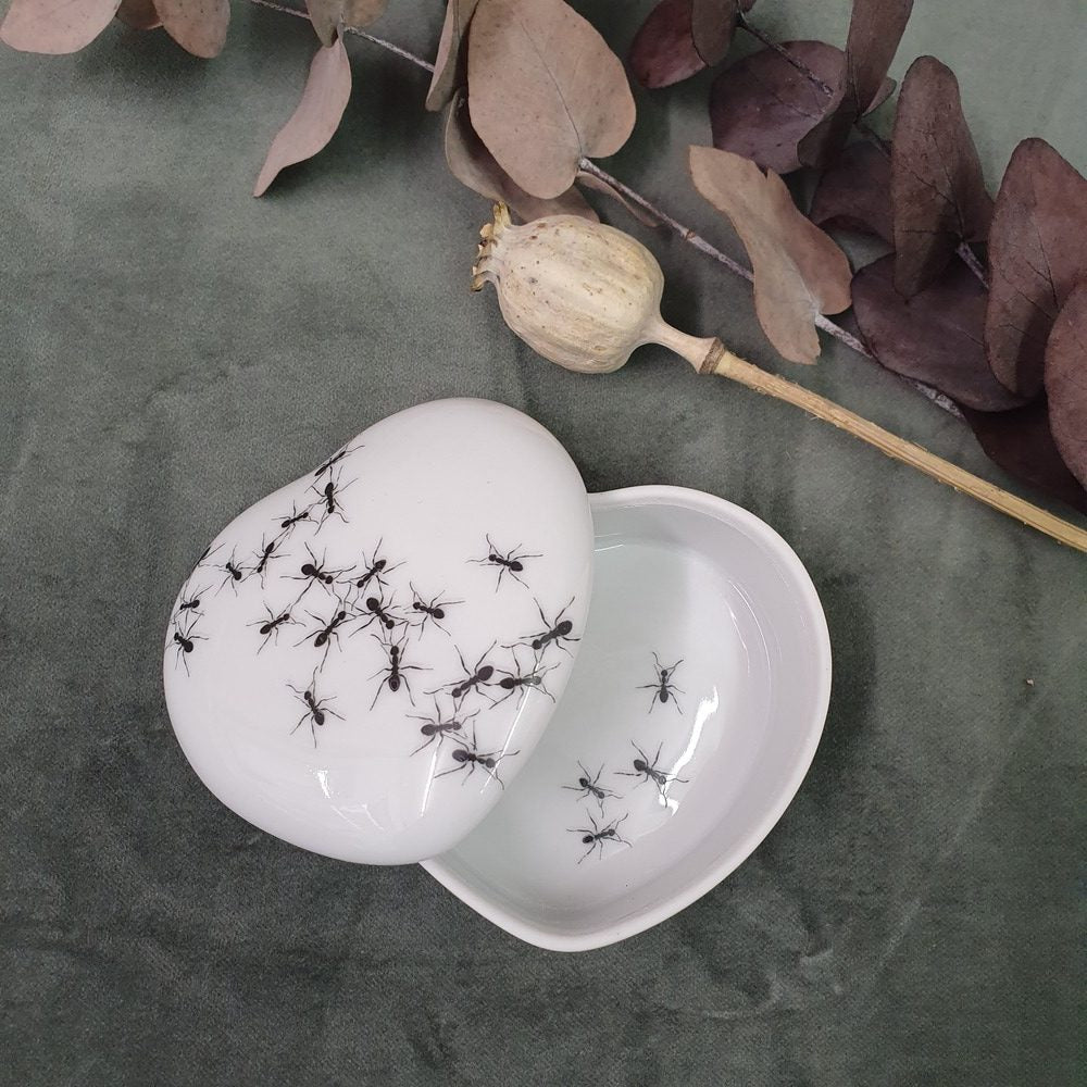 Ants - Heart porcelain box