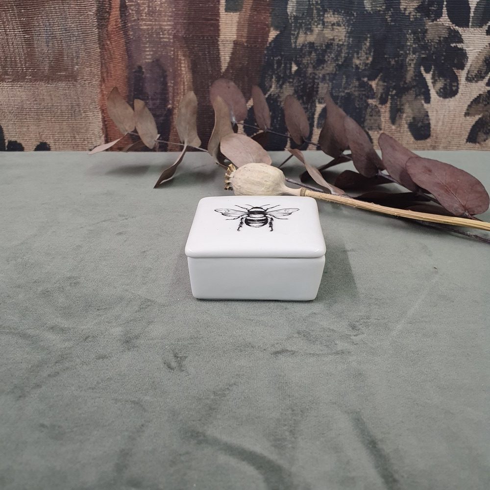 Bee - Mini square porcelain box