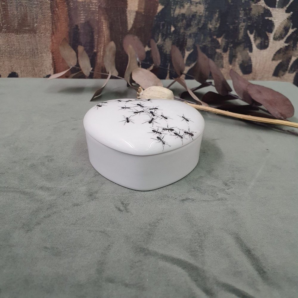 Ants - Heart porcelain box