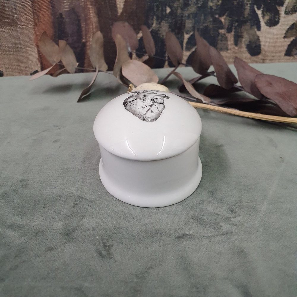 Butterfly - Oval porcelain box