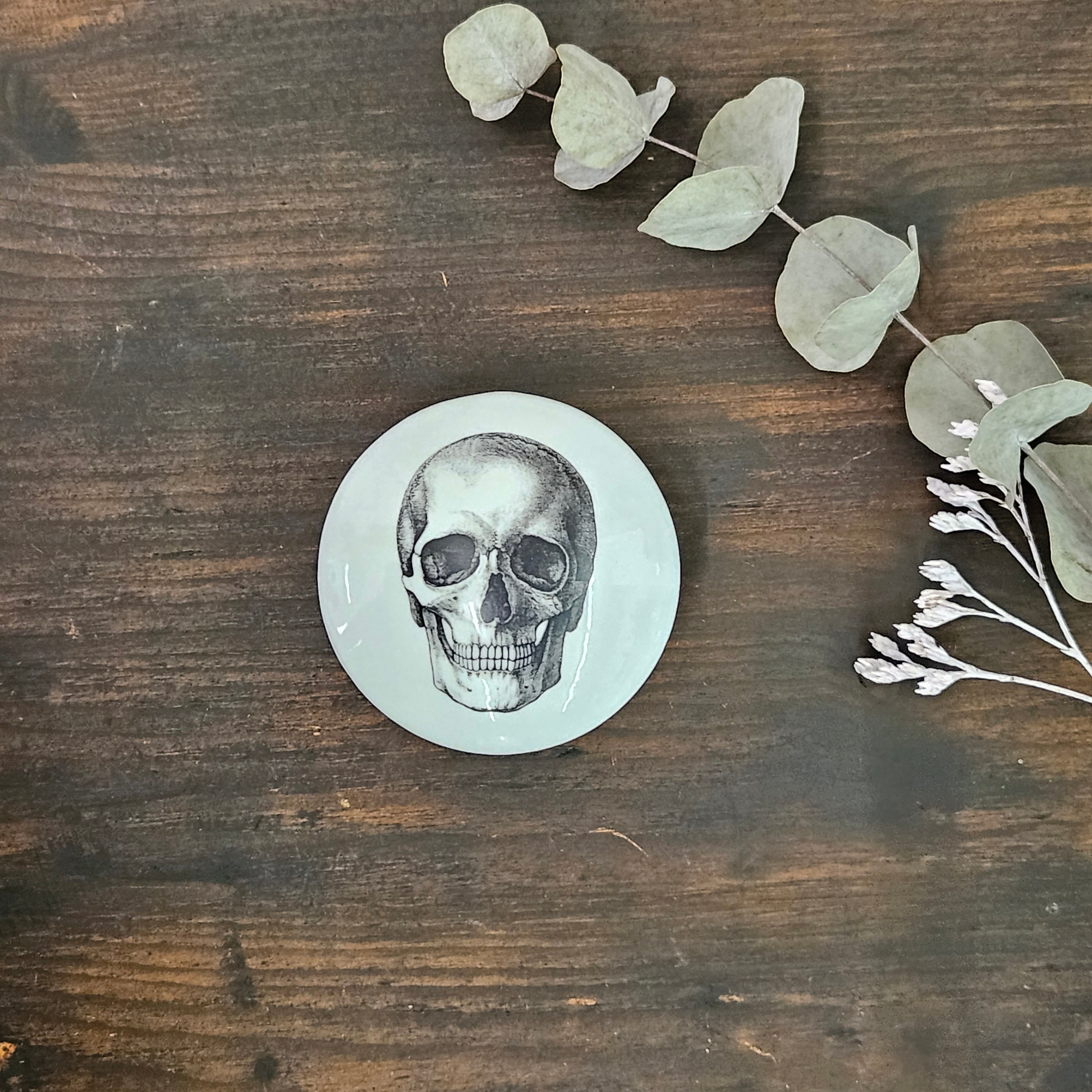 Skull - Round porcelain box