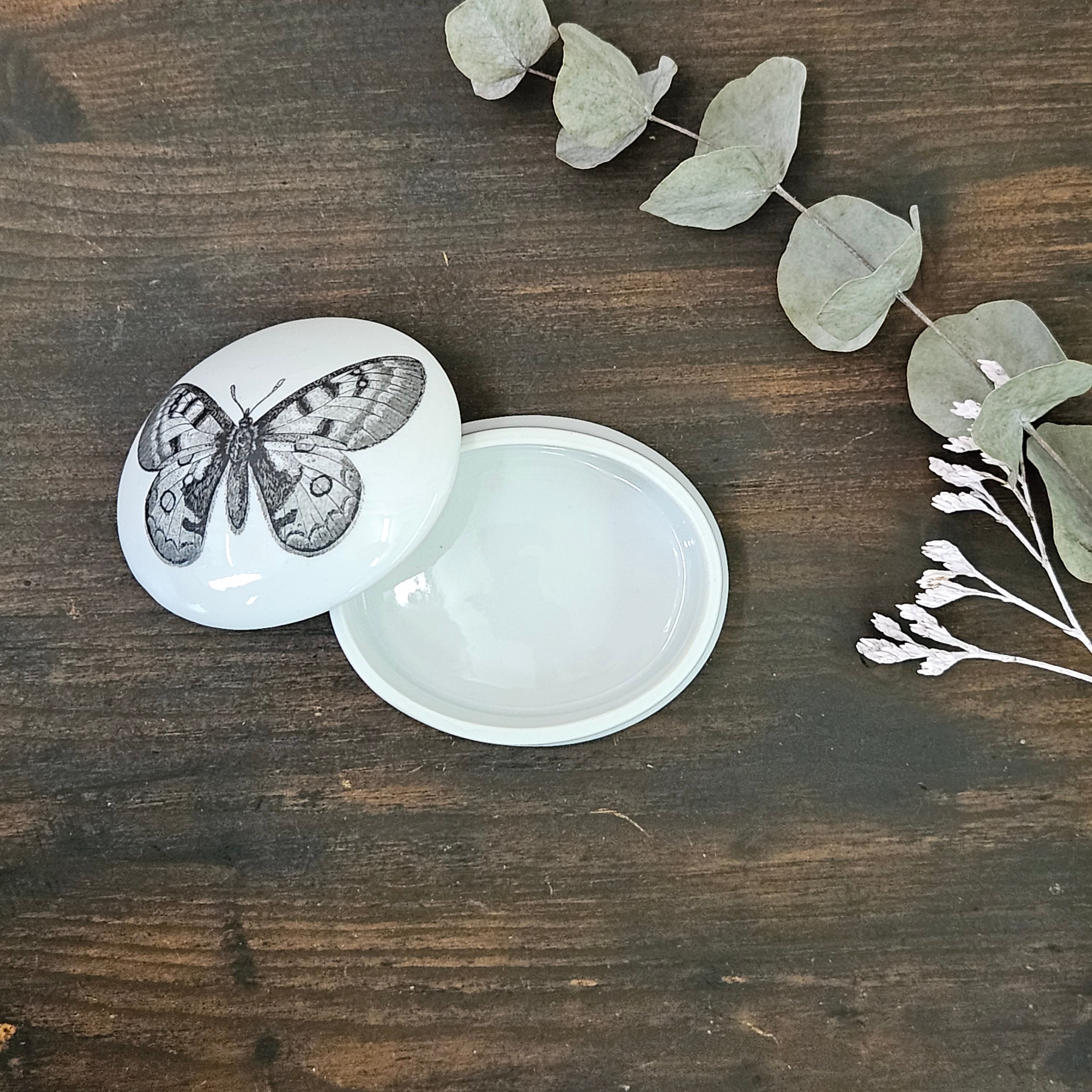 Butterfly - Oval porcelain box