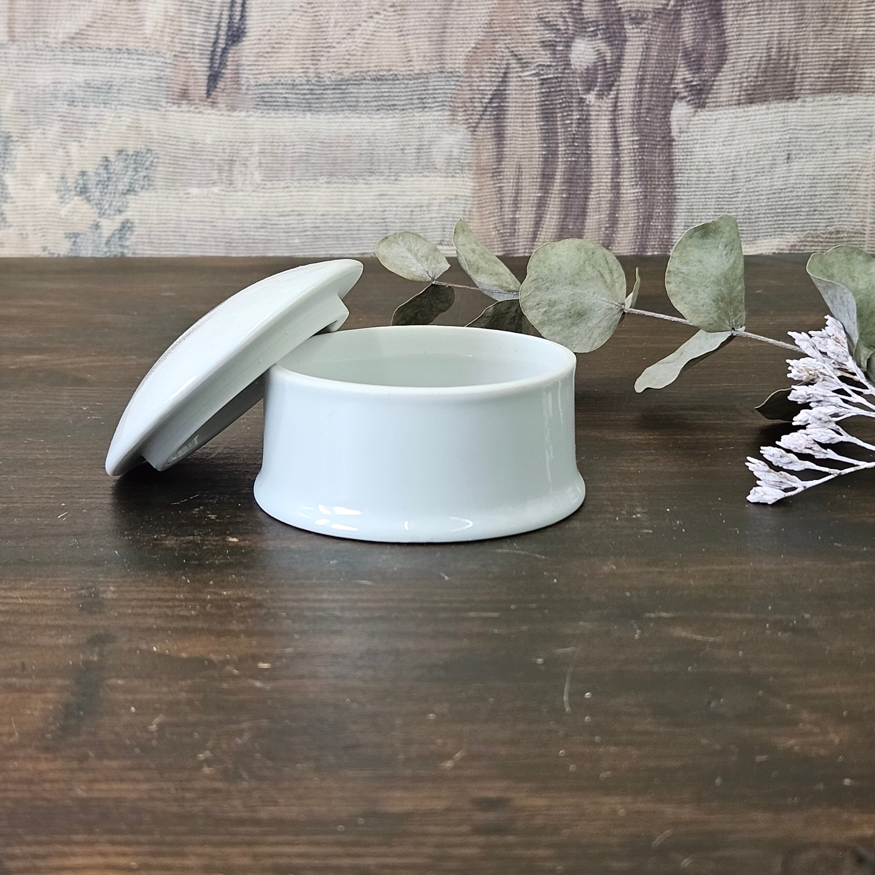 Swan - Round porcelain box