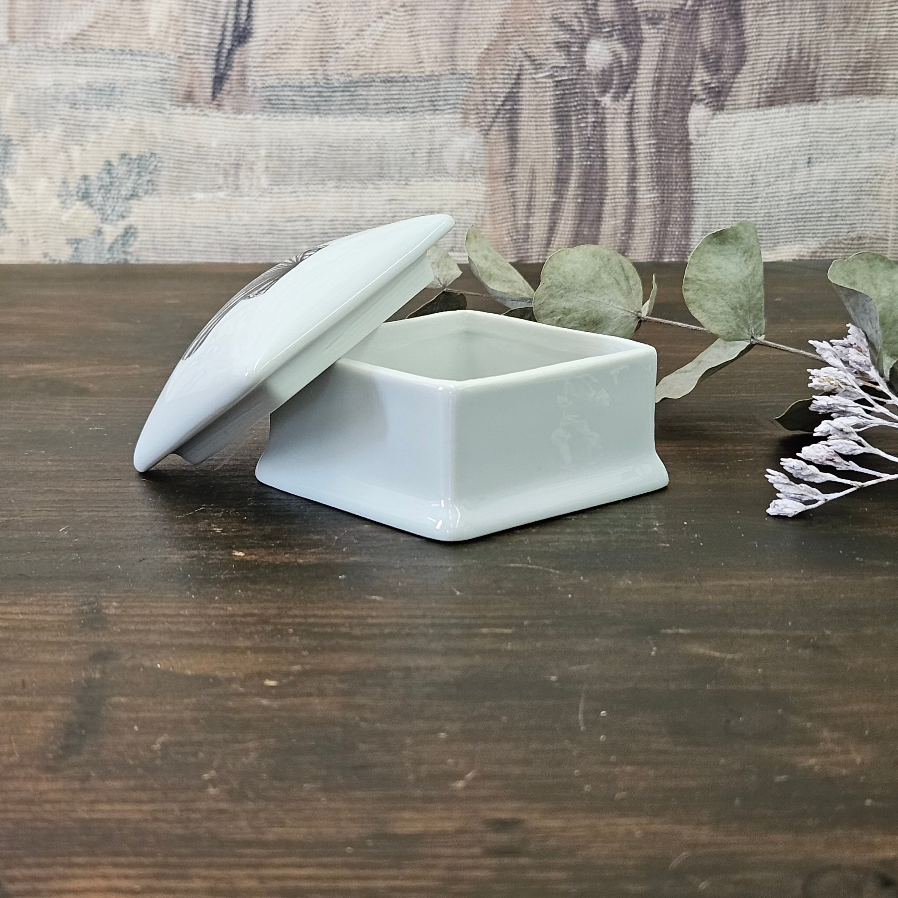 Sparrow - Square porcelain box